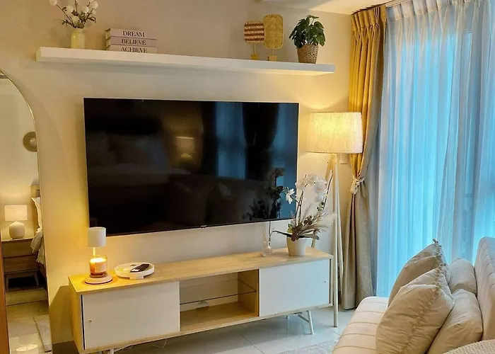 Apartment Cozy & Stylist Unit In Bgc